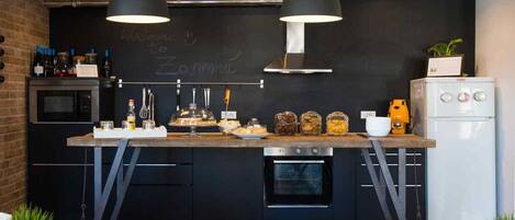 فطور كامل مجانًا يوميًا