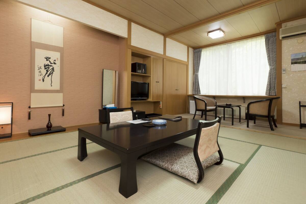 In-room safe, free WiFi