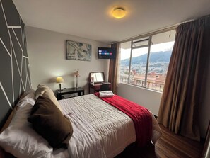 Panoramic Double Room, Non Smoking, City View | 1 bedroom, iron/ironing board, free WiFi, bed sheets - St. Gallen Haus (Quito)