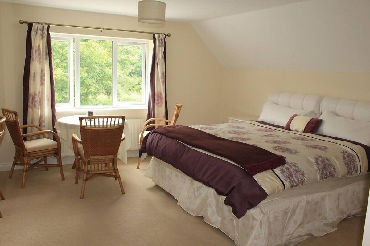 Garden Room | Iron/ironing board, free WiFi, bed sheets