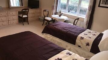 Room 1 | Iron/ironing board, free WiFi, bed sheets