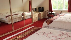 Family Room - Bwthyn Rhosyn Rose Cottage (Llanelli)