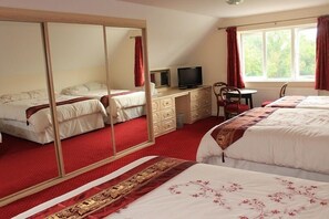 家庭房 | 熨斗/熨板、免费 WiFi、床单