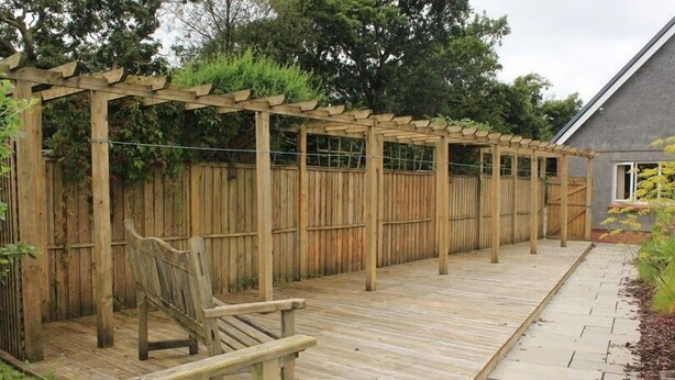 Sundeck - Bwthyn Rhosyn Rose Cottage (Llanelli)