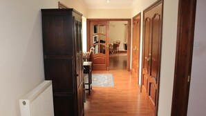 Hallway - Bwthyn Rhosyn Rose Cottage (Llanelli)