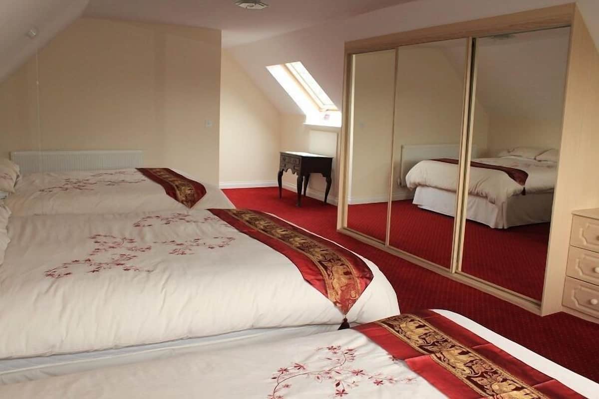 Family Room | Iron/ironing board, free WiFi, bed sheets