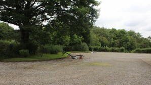 Parking - Bwthyn Rhosyn Rose Cottage (Llanelli)