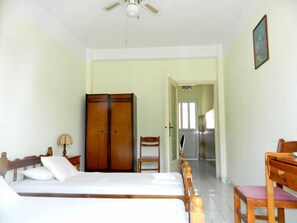 1 bedroom, desk, blackout drapes, soundproofing - Logaras Apartments (Kefalonia)