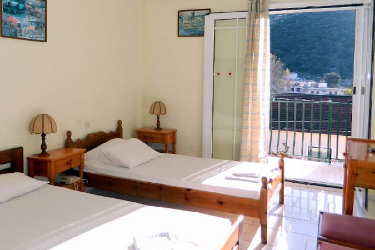1 slaapkamer, een bureau, verduisterende gordijnen, geluiddichte muren