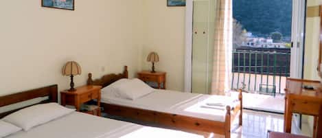 1 bedroom, desk, blackout drapes, soundproofing