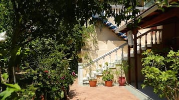 Hiên