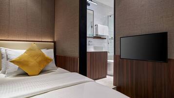 Premium bedding, down comforters, laptop workspace, free WiFi