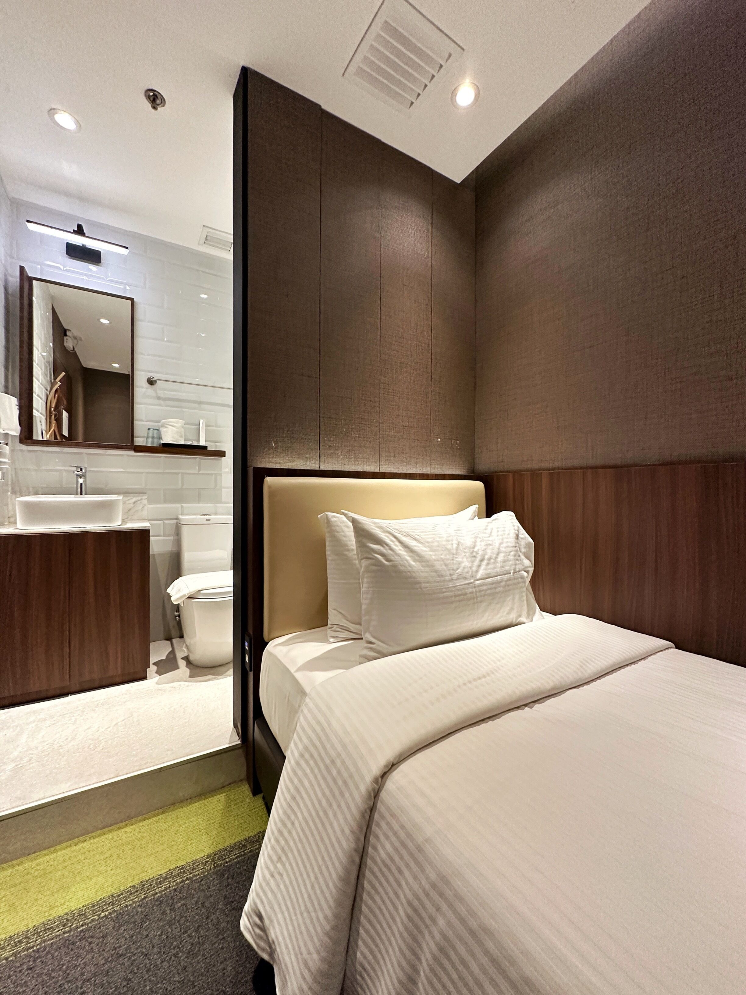 Premium bedding, down comforters, laptop workspace, free WiFi