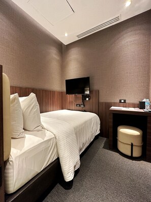 Premium bedding, down duvets, laptop workspace, free WiFi - Aerotel Cebu (Lapu-Lapu)
