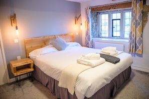 Double Room | Desk, iron/ironing board, free WiFi, bed sheets - Mullions 51 B&B (Street)