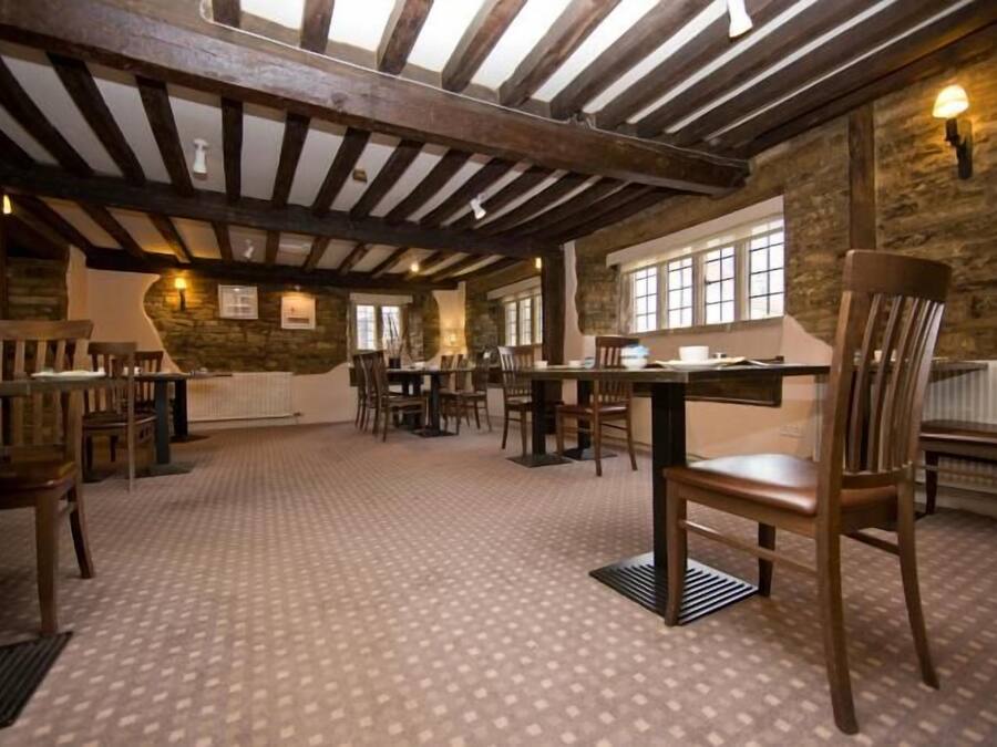 Free daily English breakfast