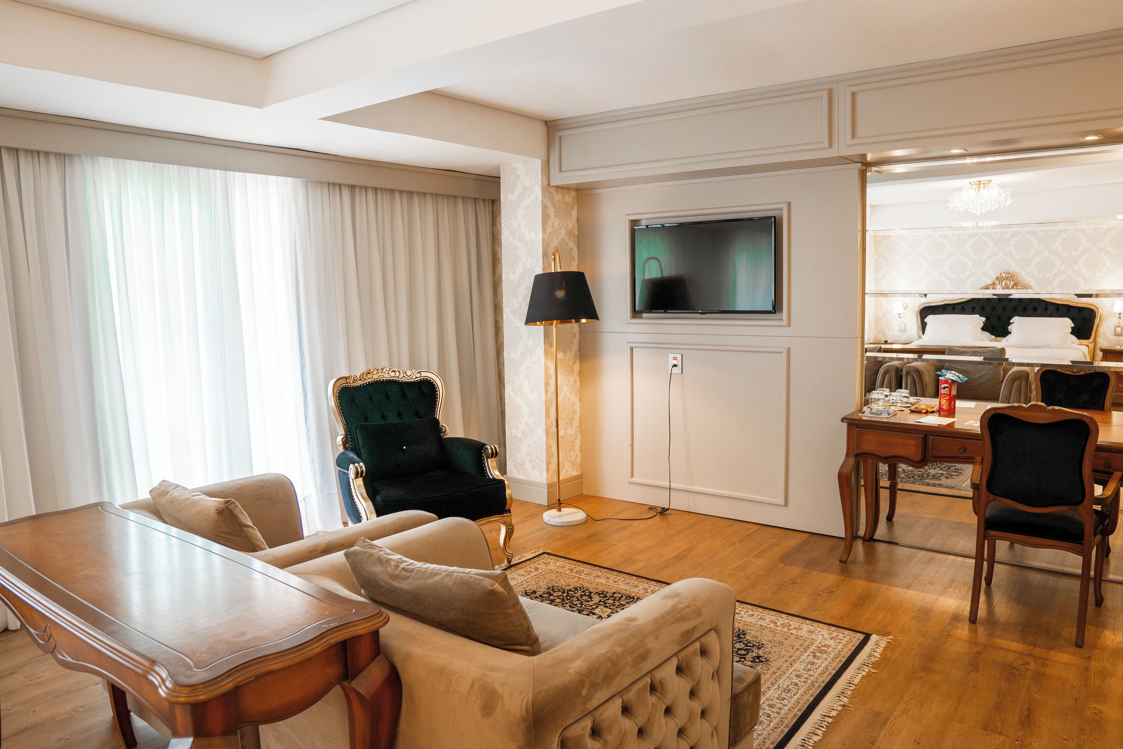 presidential room | living area | 43-inch smart tv with cable channels, tv, netflix