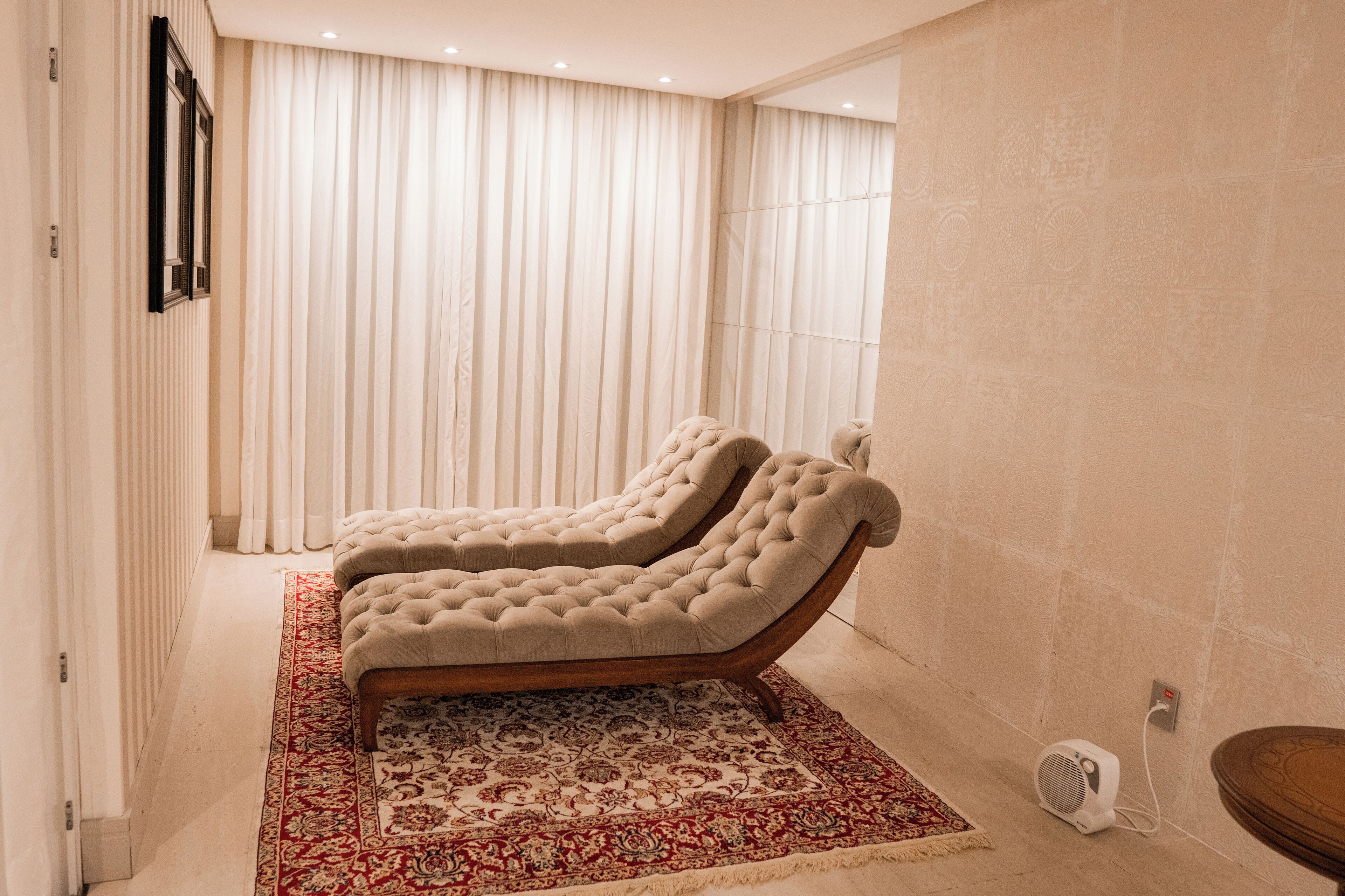 grand room, 1 king bed | 1 bedroom, premium bedding, minibar, in-room safe