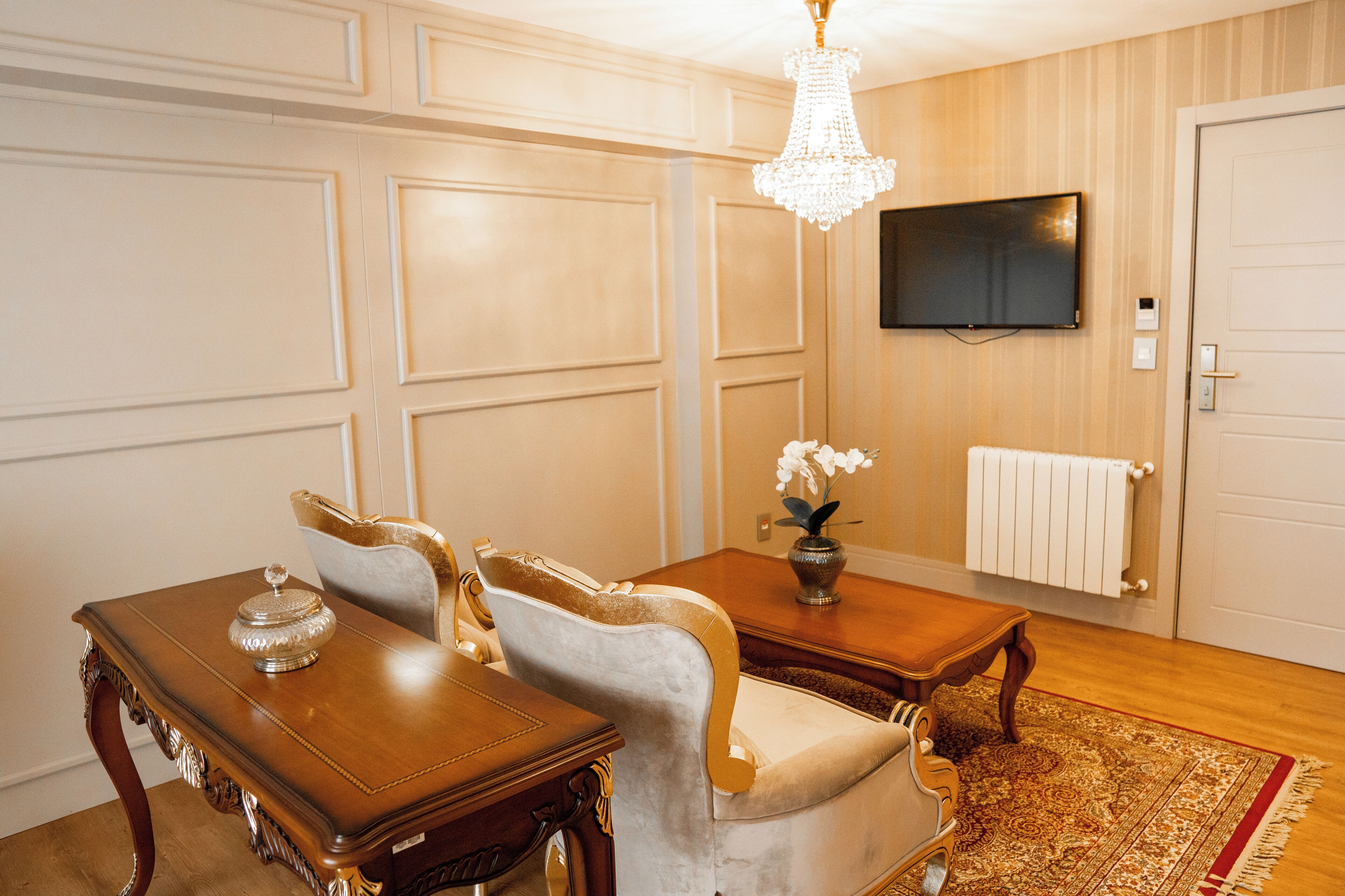 royal room | living area | 43-inch smart tv with cable channels, tv, netflix