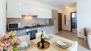 Two Bedroom Apartment with Balcony(2)