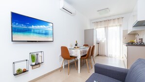 Two Bedroom Apartment with Balcony(3)