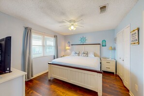 3 slaapkamers, een strijkplank/strijkijzer, internet, beddengoed