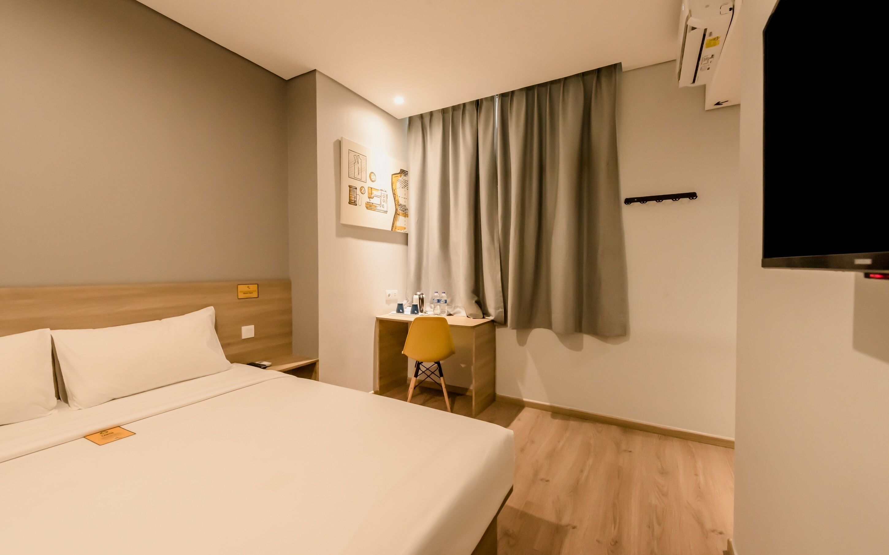 Photo - Yellow Bee Tanah Abang