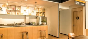 Yellow Bee Tanah Abang