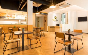 Restaurant - Yellow Bee Tanah Abang (Jakarta)