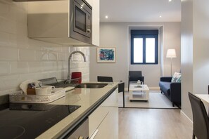 Familieleilighet | Eget kjøkken | Kjøleskap, mikrobølgeovn, ovn og kokeplater