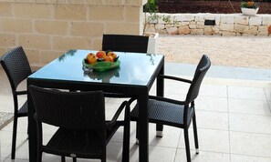 Double Room, Garden View (Melograno) | Terrace/patio - B&B Demetra (Carovigno)