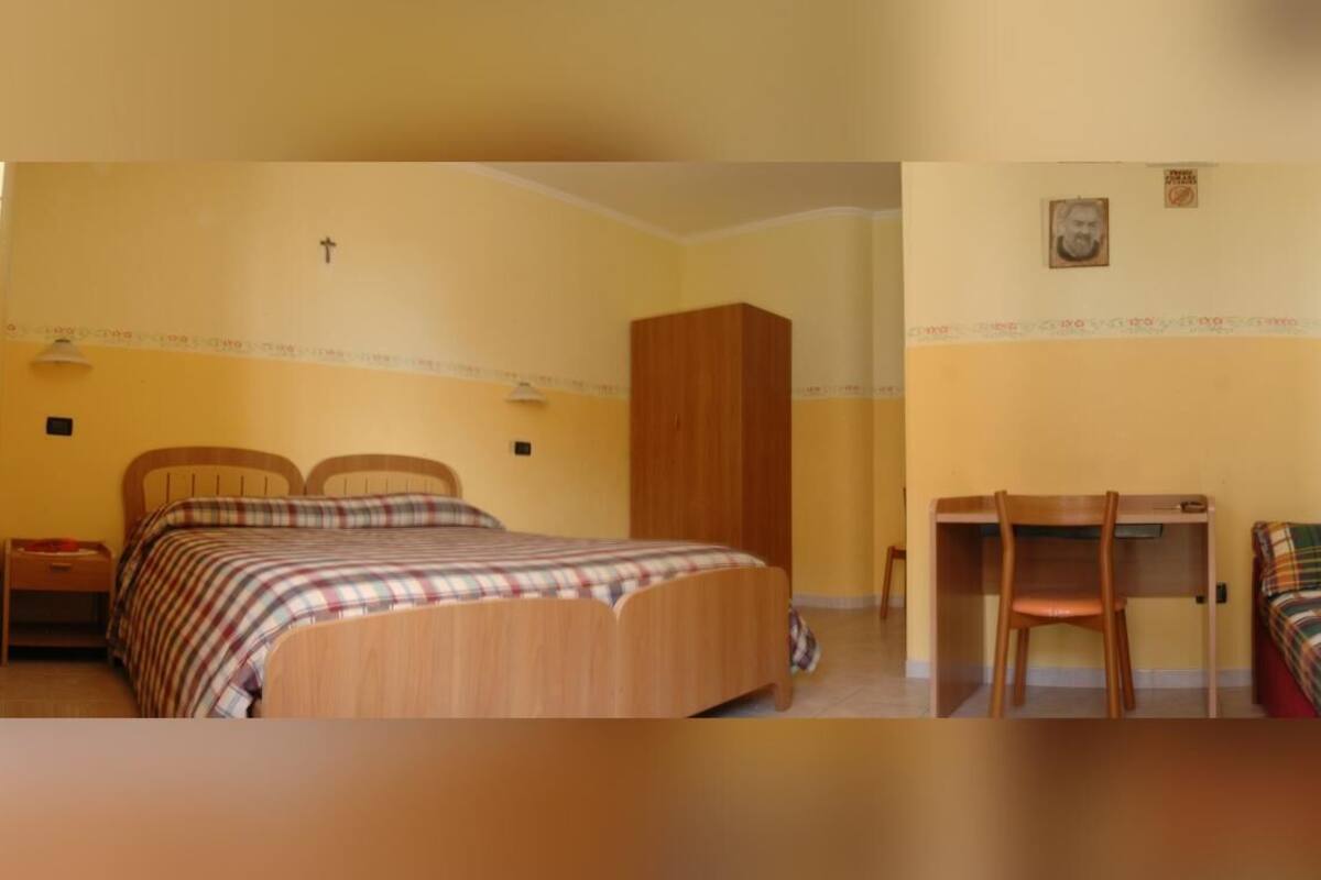 Ropa de cama de alta calidad, escritorio, wifi gratis y ropa de cama