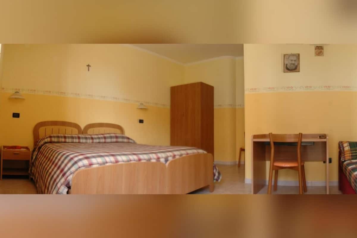 Peralatan tempat tidur premium, meja, Wi-fi percuma, cadar katil
