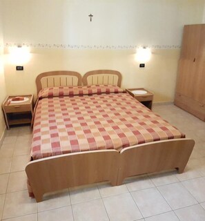 Literie de qualité supérieure, bureau, Wi-Fi gratuit, draps fournis