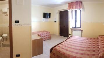 Douche, articles de toilette gratuits, sèche-cheveux, bidet