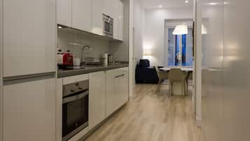 Apartamento familiar, 2 habitaciones, vistas a la ciudad (2) | Zona de estar | Una Smart TV
