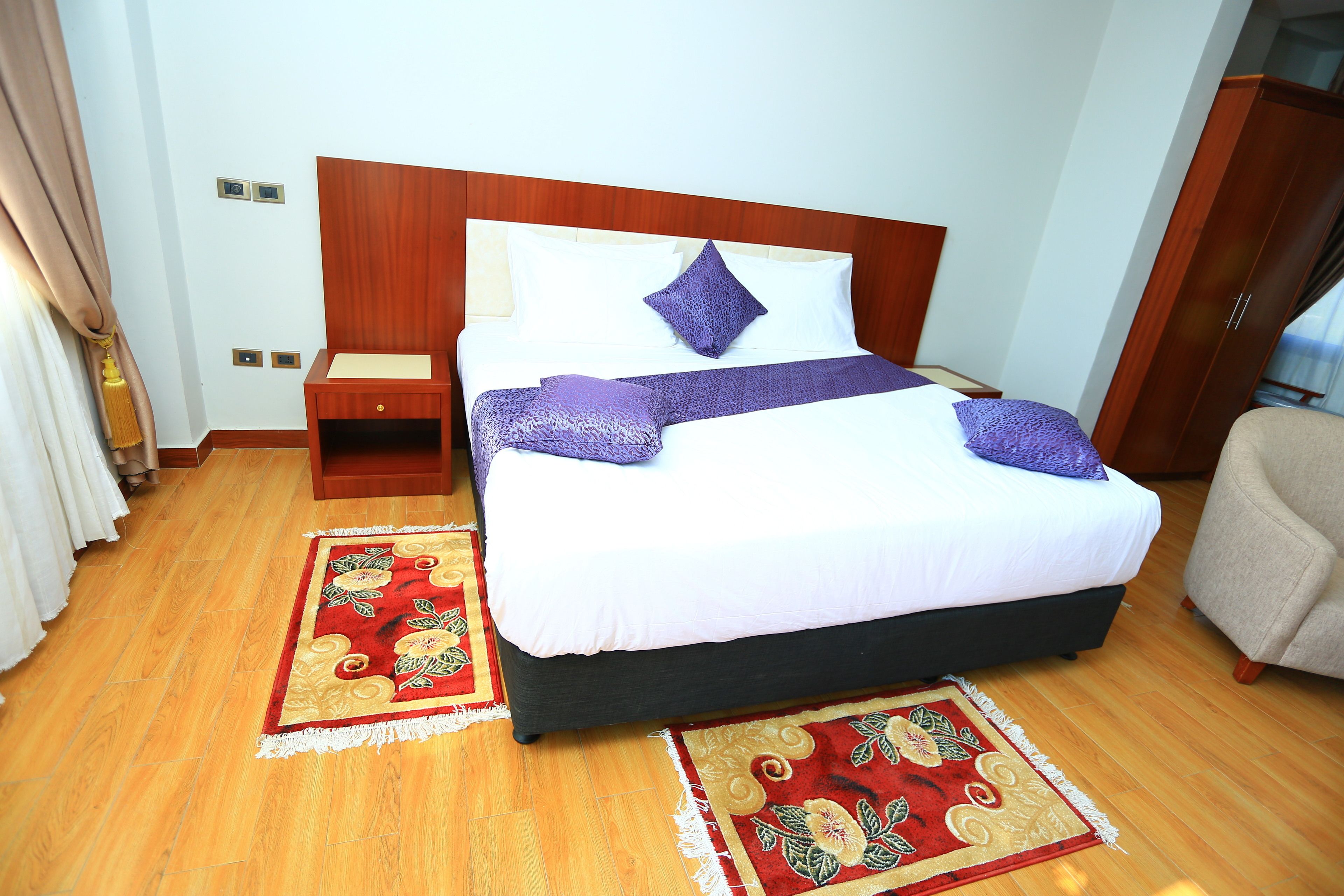 standard room | minibar, in-room safe, desk, iron/ironing board