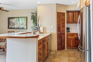 Fridge, microwave, oven, stovetop - Kahaluu Bay Villas Condo Across from Premier Snorkel Beach (Kailua-Kona)