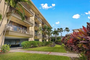 Exterior - Kahaluu Bay Villas Condo Across from Premier Snorkel Beach (Kailua-Kona)