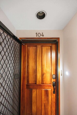 Interior - Kahaluu Bay Villas Condo Across from Premier Snorkel Beach (Kailua-Kona)