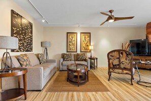 TV, offices - Kahaluu Bay Villas Condo Across from Premier Snorkel Beach (Kailua-Kona)