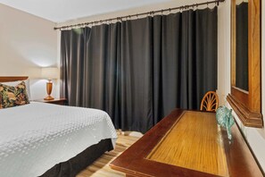 2 bedrooms, iron/ironing board, travel cot, WiFi - Kahaluu Bay Villas Condo Across from Premier Snorkel Beach (Kailua-Kona)