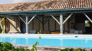 Piscine extérieure (ouverte en saison)