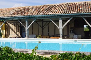 Piscine extérieure (ouverte en saison)