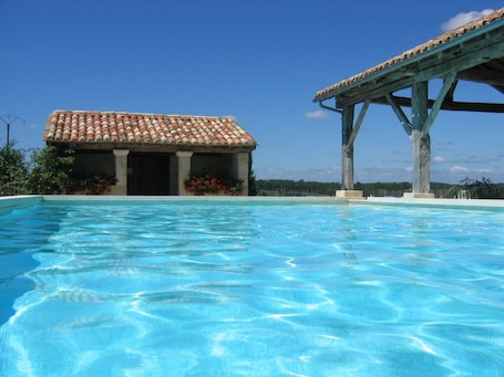 Alberca al aire libre por temporada