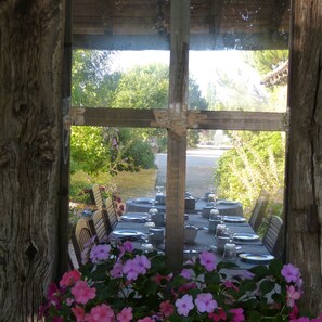 Free daily continental breakfast  - Domaine de la Mouthe (Saint-Remy)