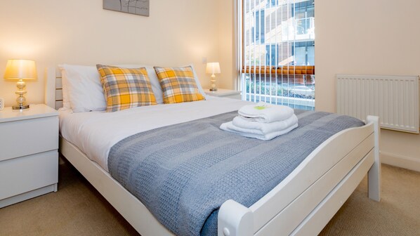 2 quartos, ferros/tábuas de passar roupa