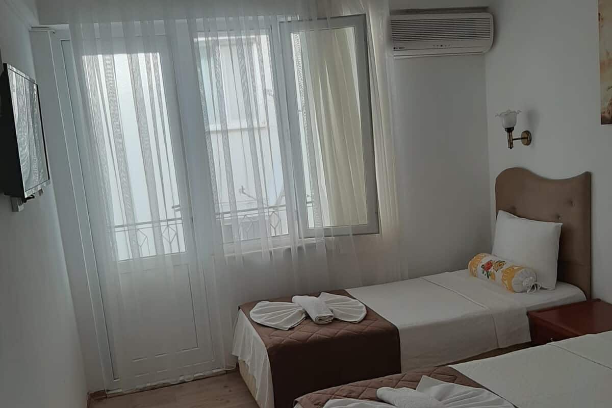 Ropa de cama de alta calidad, escritorio, cunas gratuitas y wifi gratis