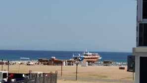 Plage privée à proximité, chaise longue