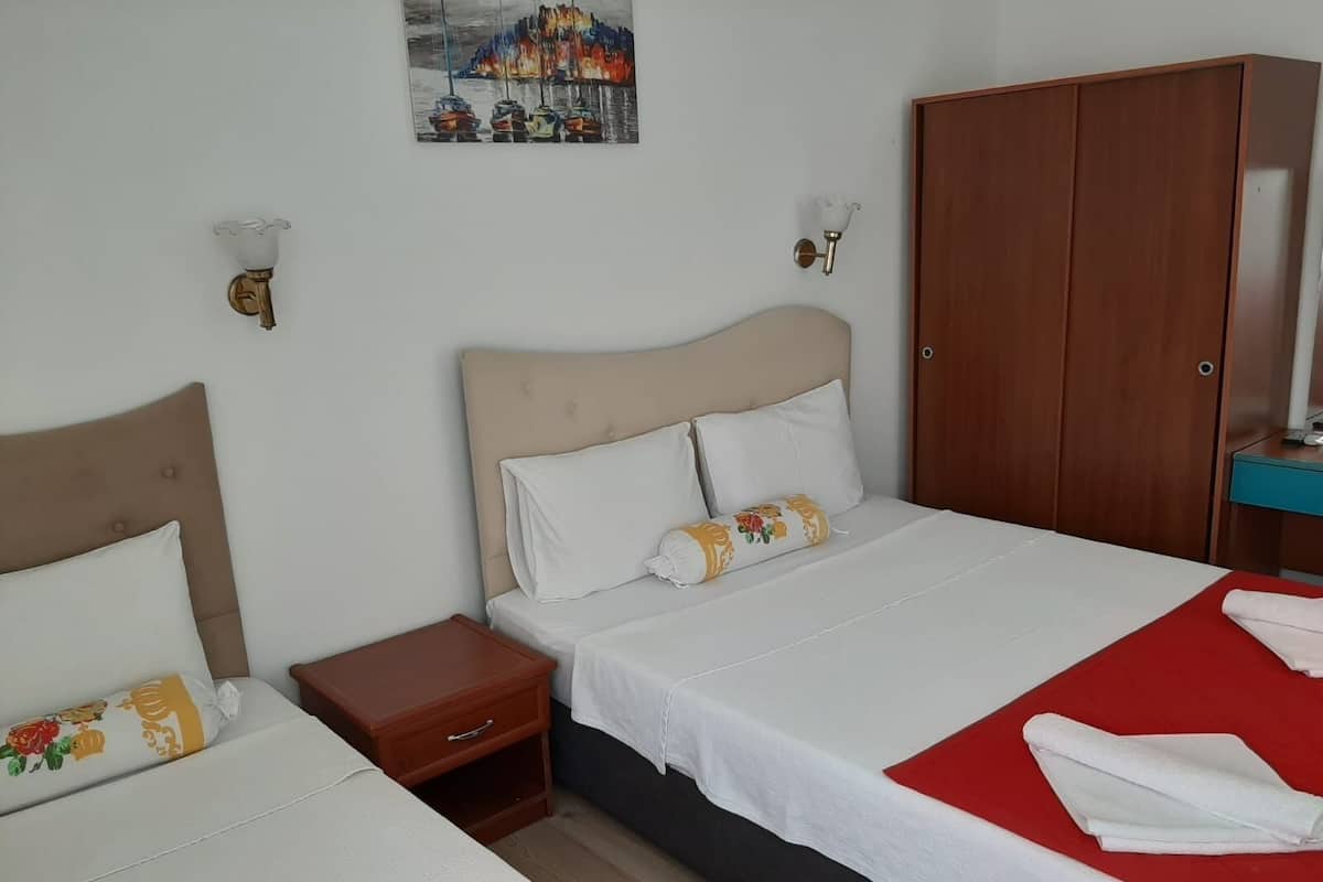 Ropa de cama de alta calidad, escritorio, cunas gratuitas y wifi gratis
